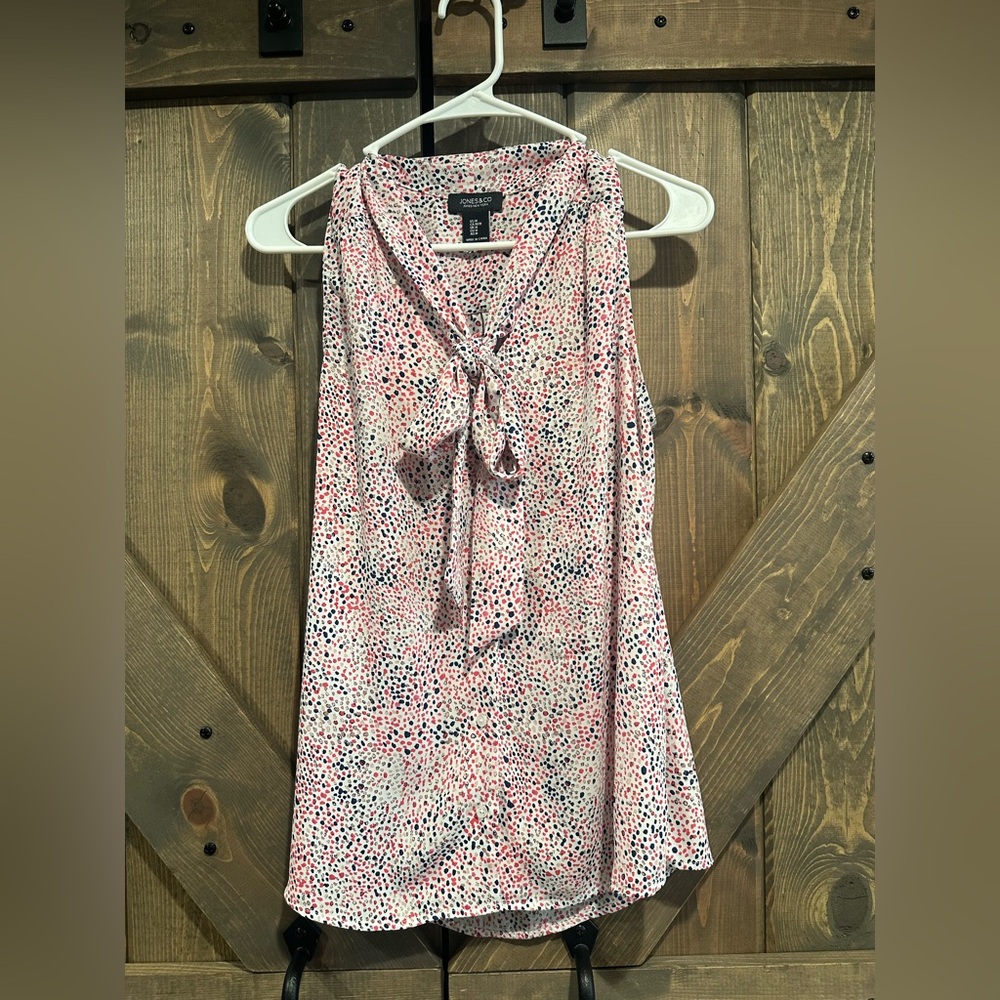 Women's Sleeveless Blouse